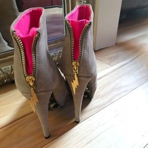 Betsey Johnson booties